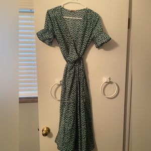 NWT Re:named green floral short sleeve midi wrap dress